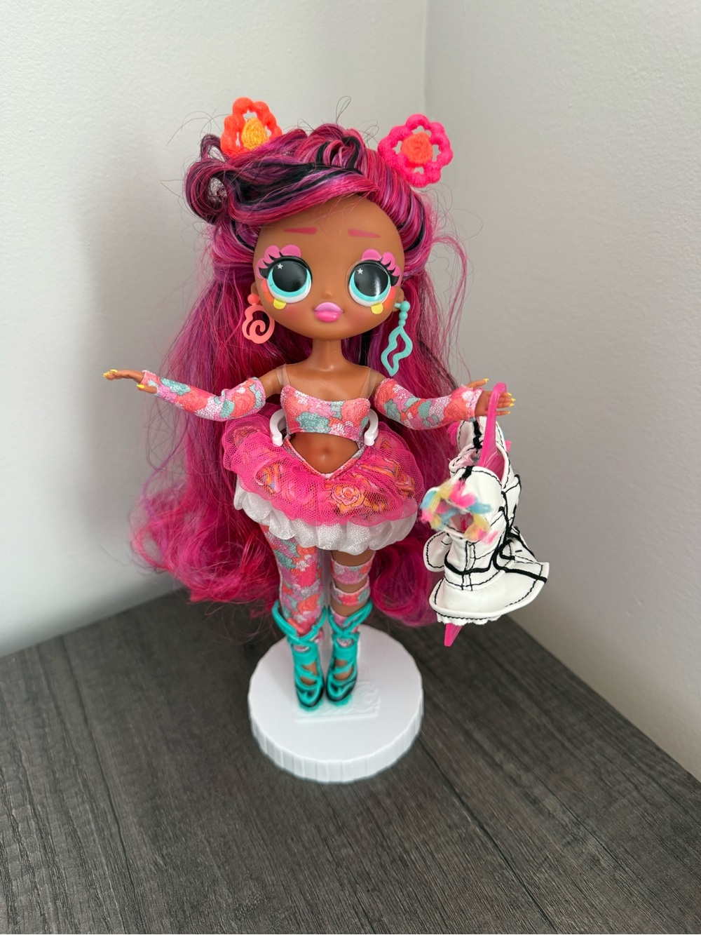 LOL Surprise OMG Queens Miss Divine Doll & Accessories